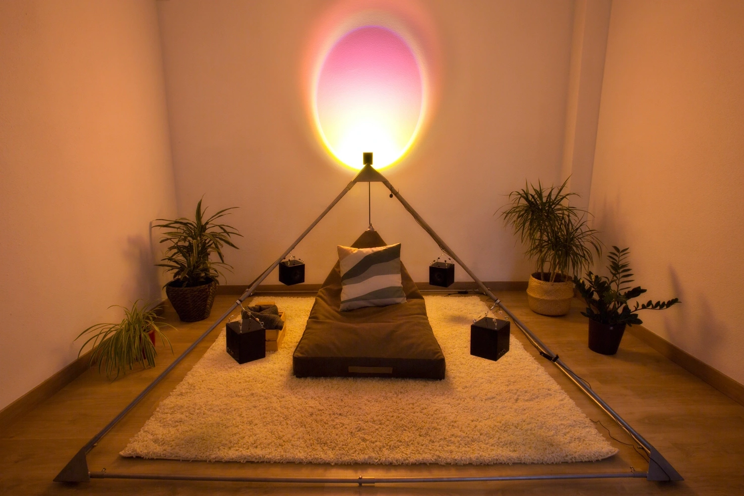 Iridis pirámide de meditación y sonido